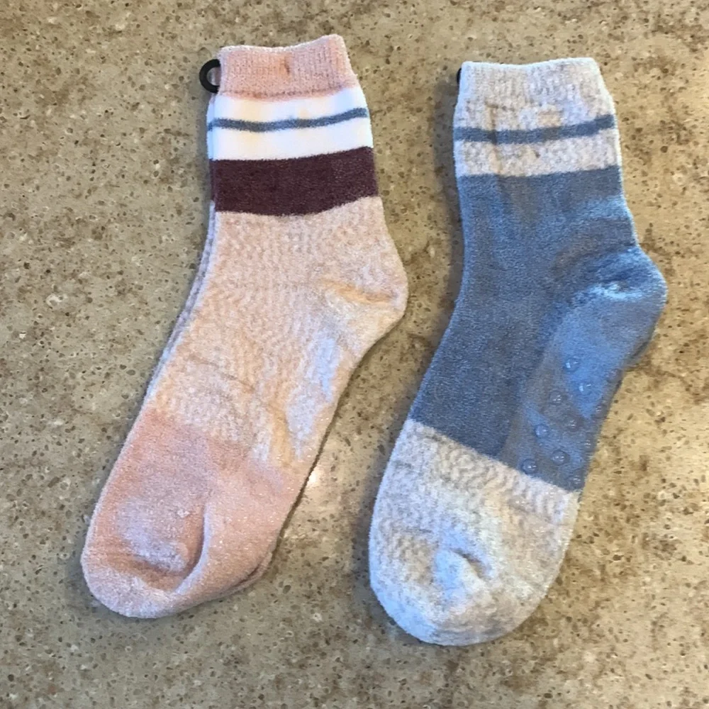 NWT 2 Pair of Nordstrom brand Cozy Socks with no slip bottoms